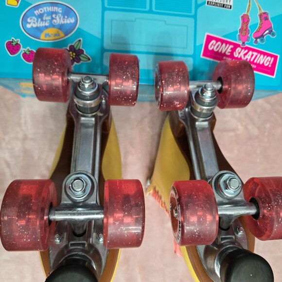 Moxi Beach Bunny Roller Quad Skates women’s size 6 - Picture 4 of 8